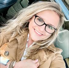 Where to find builder gel nail services for natural nails