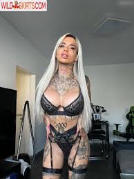 18 hot photos by Bella Ink (known as @belli-ink)