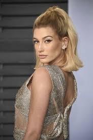 Perfetta sui capelli molto lunghi, regala un twist in più anche ai tagli medi. Tendenze Capelli Estate 2018 L Acconciatura Piu Amata Dalle Celebrities E La Mezza Coda