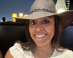 Nina Hollis's Instagram, Twitter & Facebook