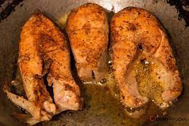 Baking is suitable for large to medium pieces as smaller pieces can easily get burned. Reheating Fried Fish Easy Ways Of Reheating Fried Fish