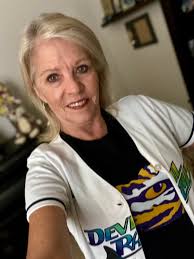 Root for who ya want but the uniform combos look awesome tonight! Geaux  Tigers ⚜️💜