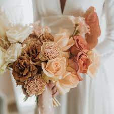 If it was composed of red roses in a dream this means that your relationship with your partner will stand the test of time. The Symbolism And Meaning Behind Your Wedding Flowers