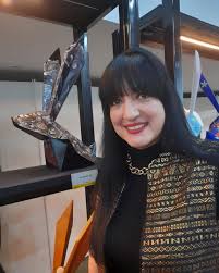 Con mi conejito “Whittling”, fue un honor el haber sido parte de este  importante evento donde se reunieron grandes artistas de la plástica  guatemalteca, compartiendo sus talentos y creaciones interviniendo los  conejitos