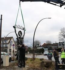 Ce département appartient à la région ile de france. Essonne A Morsang Gaia La Sculpture De La Gribelette Est A Nouveau Sur Son Socle Actu Essonne