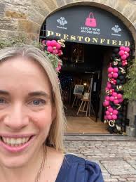 Sylvia Lowe (@_sylvialowe)