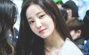 Dispatch has shared that actor lee min ho and former momoland member yeonwoo are currently in a relationship. Yeonwoo Momoland Members Profiles Vote