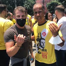No entanto, esta postura não foi bem avaliada pelo comentarista pedrinho. Sempre Vasco Publica Foto De Pedrinho E Felipe E Chama Socios Vem Pra Ca