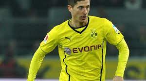 Lewandowski haus / haus mit optischer tauschung homify. Bvb Sturmer Robert Lewandowski Unbekannte Stehlen Alle Reifen Seines Porsche Augsburger Allgemeine