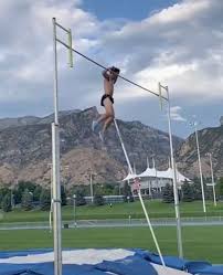 * femke bol, en grande forme, améliore encore une fois son record national du 400m haies avec un énorme 52'37, deux centièmes de mieux que l'américaine shamier little. Video Un Athlete Se Coupe Les Testicules Lors D Un Saut A La Perche Sport Business Mag