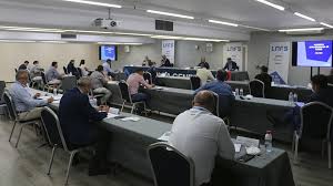 Second division b) is the third tier of the spanish football league system containing 102 teams divided into 5 groups. Los Clubes Reiteran A La Rfef Que Los Derechos Audiovisuales Son De Su Propiedad Y Le Demandan El Calendario De Cruces Y Los Protocolos Anti Covid Lnfs