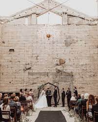 Amazing Ceremony Space And Wedding Venue In Phoenix Arizona Kristen Hennke Photogrpah Arizona Wedding Venues Phoenix Wedding Venue Industrial Wedding Ceremony