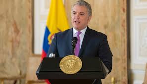 El proyecto presentado por el presidente, iván duque, ofrece protección por diez años a los migrantes y refugiados venezolanos en colombia. Ivan Duque Anuncia Estatuto De Proteccion Temporal Para Migrantes Venezolanos