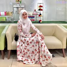 Pengunjung bisa menikmatinya sembari berswafoto ria dengan beberapa spot yang telah disediakan. 17 Gaya Foto Kekinian Untuk Wanita Berhijab Cocok Untuk Instagram
