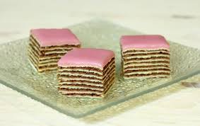 Fantastična torta u vreme posta, lagana i jednostavna, a veoma ukusna i izdašna, tako da je možete pripremiti i kad nije post. Posna Rozen Torta Domaci Recepti