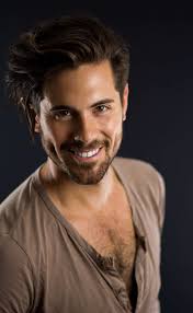 I'm loving Julie 's Facebook profile pic , what an adorable couple , they  are couple goals ❤️❤️❤️😍😍