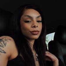 Victoria Aviles's Instagram, Twitter & Facebook