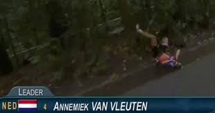 Op 8 oktober 1982 werd ik geboren in vleuten. Afgrijselijke Crash Kost Nederlandse Van Vleuten Goud Maar Aangeslagen Oranje Mag Alsnog Juichen Default Hln Be