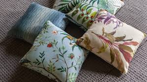 Cuscini arredo eleganti per divani in vendita online su maravica. Decorazioni Con Cuscini Come Fare Idea Arredo Mobili