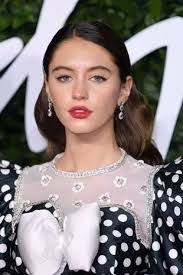 Iris Boyle's Instagram, Twitter & Facebook