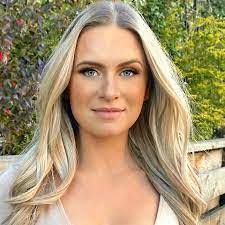 Courtney Basinger's Instagram, Twitter & Facebook