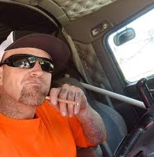 I'm an English Truck driver in France 🇫🇷, and this is a photo from next  to a Toll near Paris tonight (not my photo). Is that what you Americans  call 'Lot Lizards?'