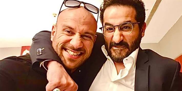 أحمد حلمي يُمازح أحمد مكي: مهما أضربه بيعطف عليا | خبر | في الفن