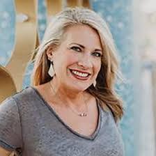 Laura Piatt's Instagram, Twitter & Facebook