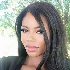 Evangeline Cain's Instagram, Twitter & Facebook