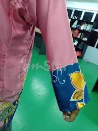 Cara tampal daimon dengan mudah pada yang baru lagi ingin tahu cara menampal batu boleh follow my hace 9 meses. Ok Lah Ni Awak Pun Gemuk Sangat Jawapan Riang Tukang Jahit Selepas Baju Pelanggan Dijahit Bersayap Rosak Kain Pemberian Ibu Viral Mstar