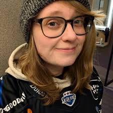 CAN SOMEONE RECOMMEND ME ROMANCE BOOKS WITH NERDY MEN THAT DIRTY TALK?????