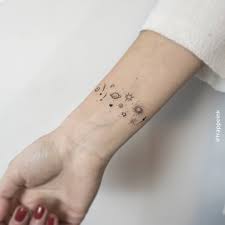 Frappeinksomewhere Over The Rainbow Yorumu Silfrappeink Saturntattoo Galaxytattoo Planets Planettattoo Planetstattoo