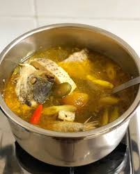 Makanan berkuah memang sangat menggugah selera dan begitu menyegarkan untuk disantap. Cara Membuat Sup Gurame Asam Pedas
