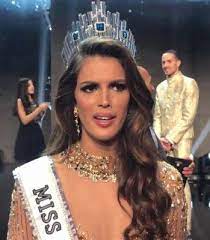 É um dos eventos mais vistos no mundo, com uma audiência internacional de cerca de um bilhão de telespectadores em mais de 180 países. Iris Mittenaere Premiere Francaise Miss Univers Depuis 1953 Beau Couronne De Miss Univers Concours De Beaute