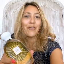 The wonderful @ranyabana here with Rania Barakat Naim at the #taxfree  exhibition in Cannes last week, talking about the new collection that will  be released in November. Four exciting new perfumes that