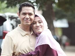 Dekatkan diri pada dia sebelum kita bersandar pada kasih ciptaannya, kerana kasihnya umpama sehampar lautan luas. Lelaki Ini Kongsi 10 Tanda Dia Adalah Jodoh Kita Cara Tolak Lamaran Dengan Baik Pesona Pengantin