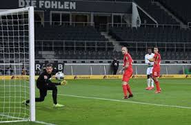 Aufgrund einer orkanwarnung droht dem derby zwischen borussia mönchengladbach und dem 1. Borussia Monchengladbach Gegen 1 Fc Koln 500 Einsame Fans Feiern Gladbach Sieg Fussball Stuttgarter Nachrichten