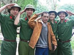Nhà thơ trần đăng khoa, phó chủ tịch hội nhà văn việt nam cho biết, chiều nay 20/4 nhà thơ hoàng nhuận cầm có chương trình ở đài tiếng nói việt nam. Chiáº¿u Phim Mui Cá» Chay Va Giao LÆ°u Vá»›i Nha Bien Ká»‹ch Nha ThÆ¡ Hoang Nhuáº­n Cáº§m
