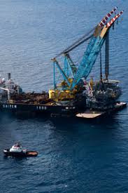 Crowley tugs deliver Tubular Bells topside to MC 725