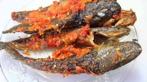 Yuk, kita siapkan bahannya dan memasak! Resep Ikan Lele Bumbu Balado Pedas Manis Lezzat Id