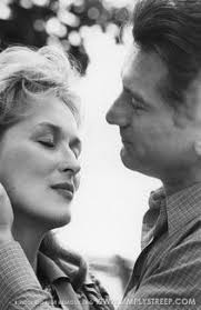 Falling In Love Meryl Streep Robert De Niro Full Movie Streep Deniro I Love This Couple There S Something About Her Vulnerable Femininity His Strength Galla Falling In Love Movie Movie Couples Merryl Streep