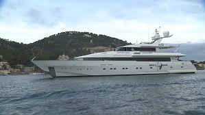 Die marke, die die älteste tochter von carmen (56) und robert geiss (57) ins leben gerufen hatte, klinge zu ähnlich wie der name des italienischen modehauses. Yachtuberfuhrung Ymg Group Gmbh