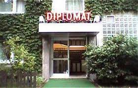 Diplomat synonyms, diplomat pronunciation, diplomat translation, english dictionary definition published by houghton mifflin harcourt publishing company. Hotel Diplomat In Frankfurt Am Main Hotel De