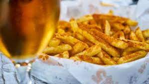 Some of the more popular street food dishes are vada pav, aloo tikki, kebabs, tandoori chicken, samosa, and pakora. Street Food Microbirrifici Festival 2018 Milano