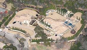 The legendary hall of fame member wwe, stone cold steve austin, a large sum of $ 3 million 395 thousand has been pocketed for the sale of one of his two houses. The Perfect Place To Lie Low Disgraced Cyclist Lance Armstrong Buys 4 3million Hill Top Fortress In Texas And It Even Has Its Own Rope Bridge To Make A Quick Escape Daily Mail