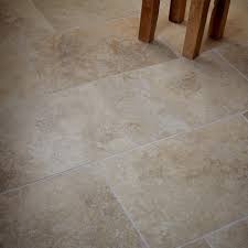 Dalle de terrasse en pierre naturelle : Travertin Interieur Et Exterieur Beige Mix 1er Choix 61x40 6 Cm Ep 12 Mm Au M Leroy Merlin