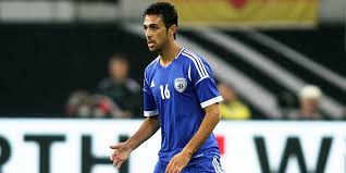 A full length ribbed sleeve and a short ribbed cuff. Eran Zahavi Bola Net