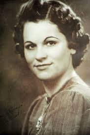 Suzanne Hodges's Instagram, Twitter & Facebook