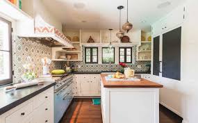 Many homeowners love to feature a butcher block countertop as part of their kitchen's island. 16 Modern Kitchens With Butcher Block Countertops