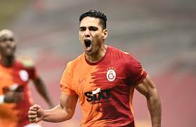 He is known for his flashy . Whvozu3gfcmmxm